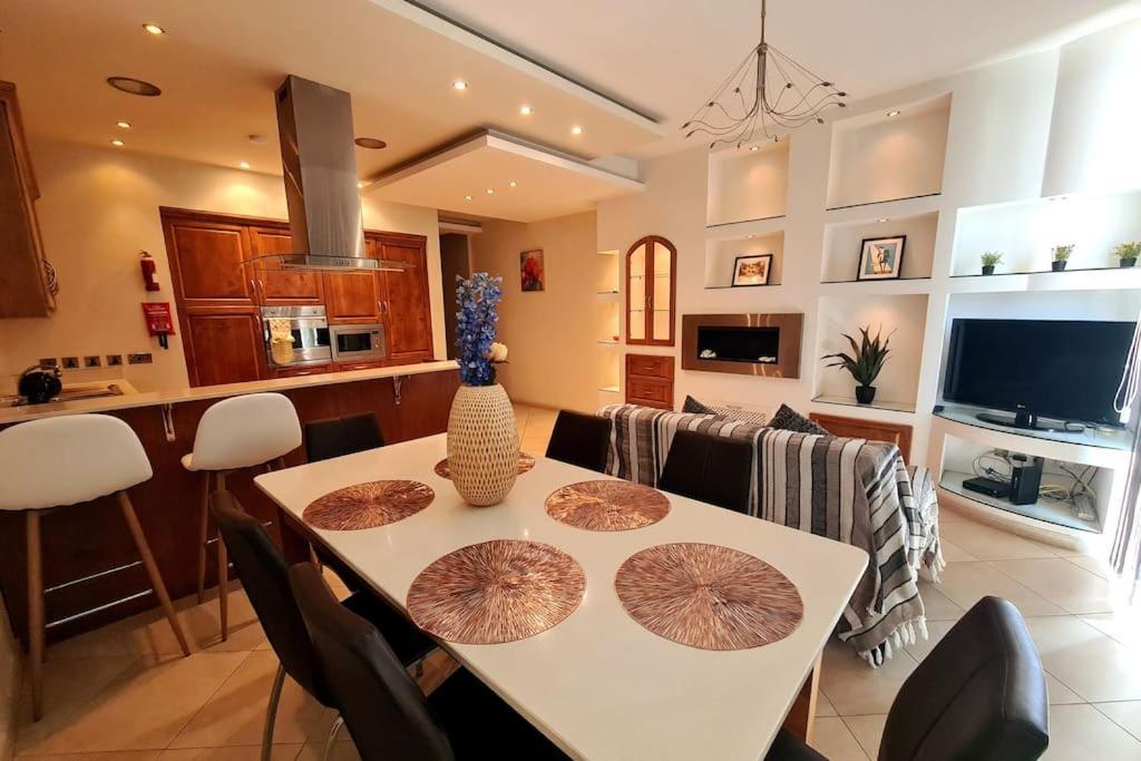 Seaview 2 Bedroom Ap. In Spinola
