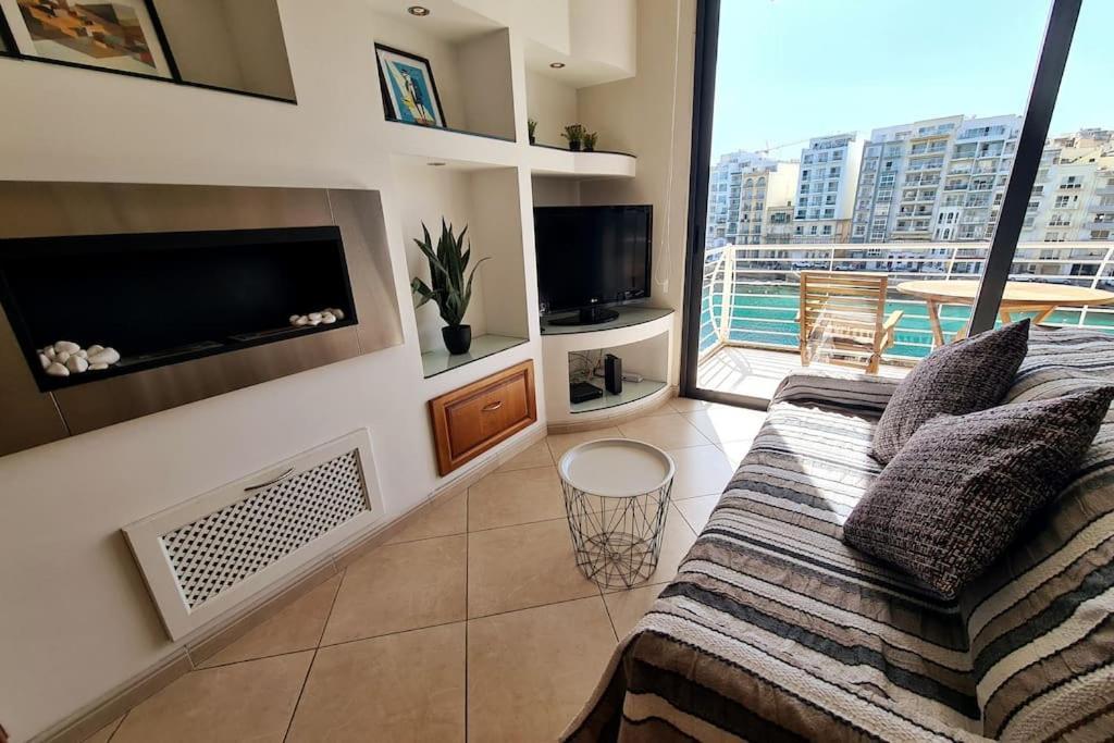 Seaview 2 Bedroom Ap. In Spinola *