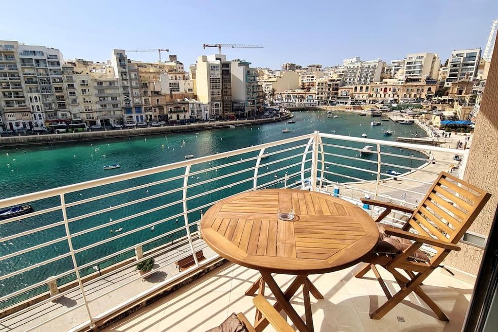 Seaview 2 Bedroom Ap. In Spinola Appartement
